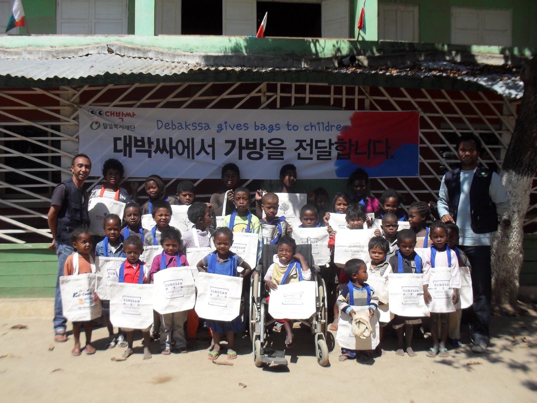 ����Ʈ������ ���ٰ���ī�� ��̵鿡�� ���ڹ��� ����Ͽ����ϴ�. (with �о˺������) ���� ����